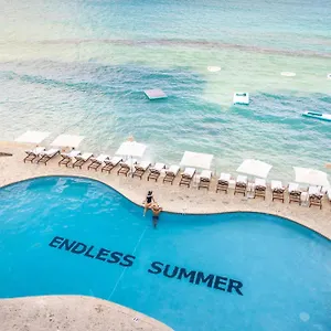https://grand-cayman-marriott-beach-resort.comcaribbean.com